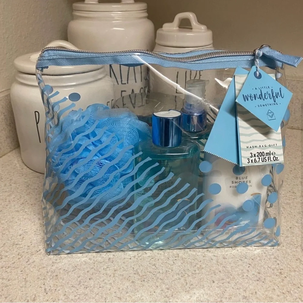 NWT Blue Shores Bath & Body Gift Set | Lotion, Mist, Body Wash, Loofah & Bag